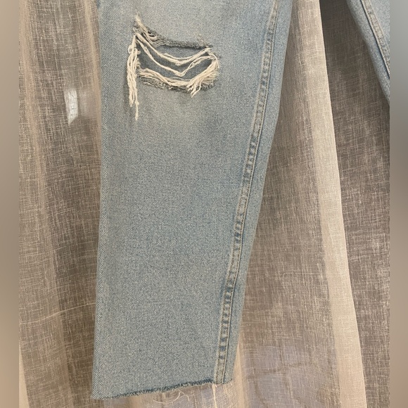 Zara Light Wash Destruction Mom Jeans - Picture 4 of 6